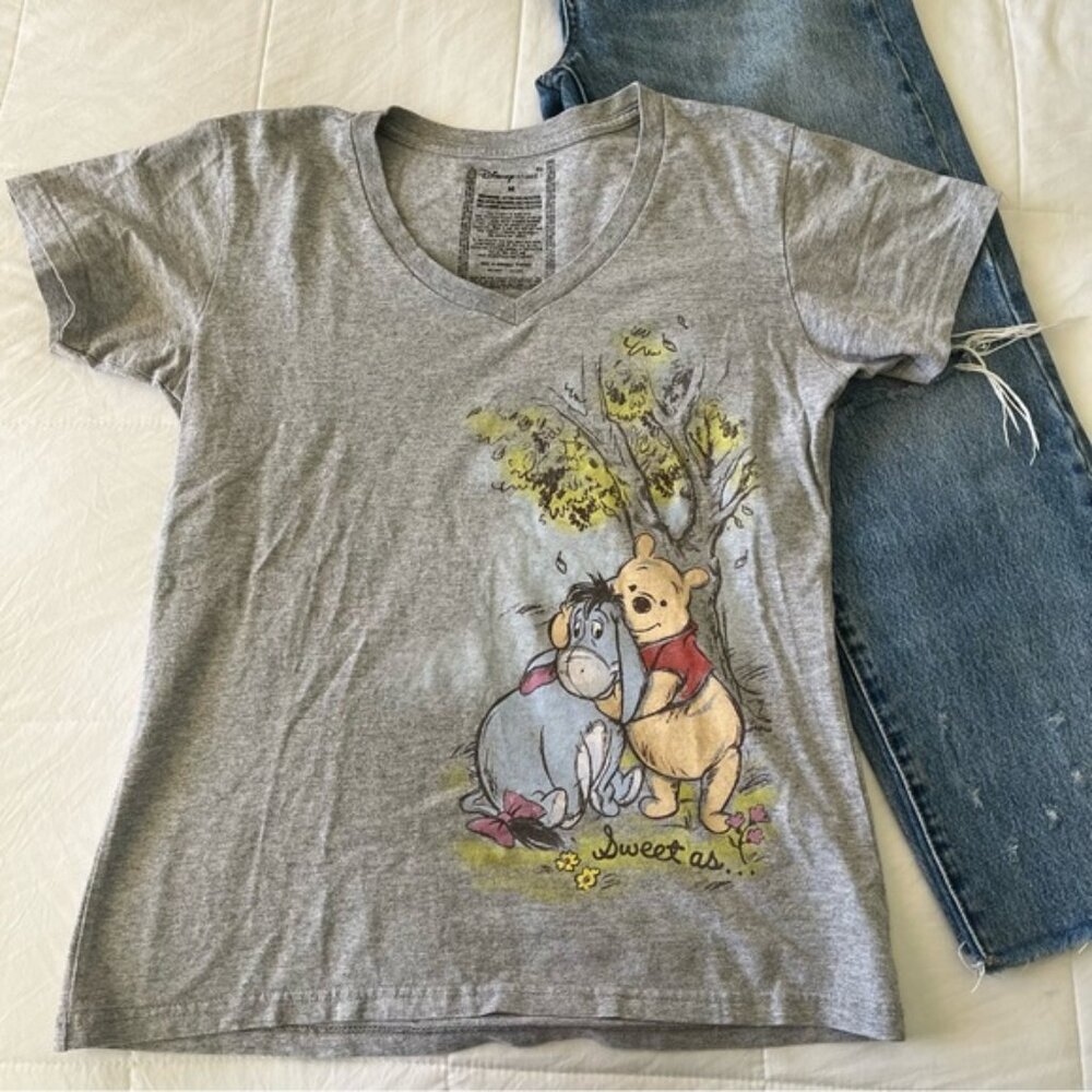 Winnie the Pooh Vneck Grey‎ Woman Short Sleeve Tshirt Size M medium